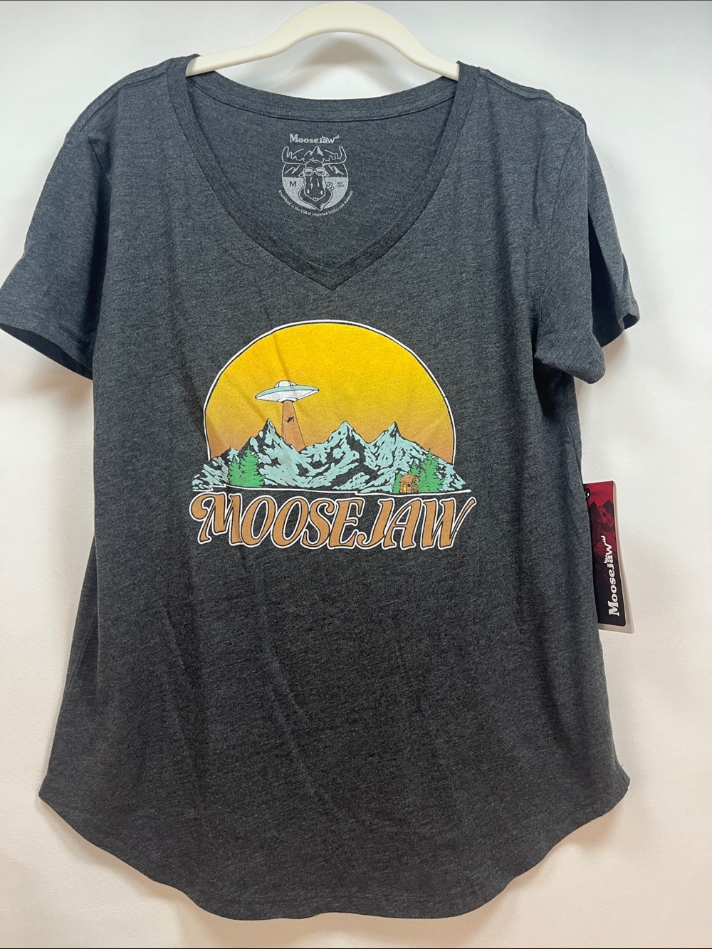 Moosejaw Women’s “Believe” UFO Mountain Graphic V-Neck Tee Black-Charcoal NWT
